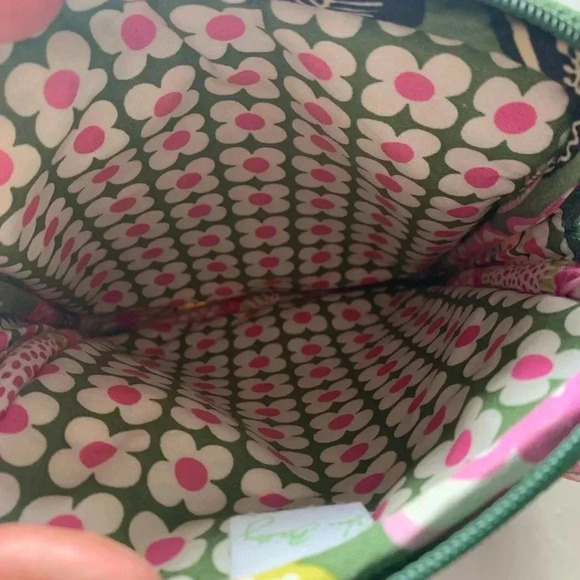 Vera Bradley Signature Printmini
Hipster Petal Paisley Retired Pattern - Picture 7 of 8